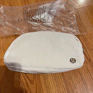 COPY - Lululemon Everyday Belt bag white opal